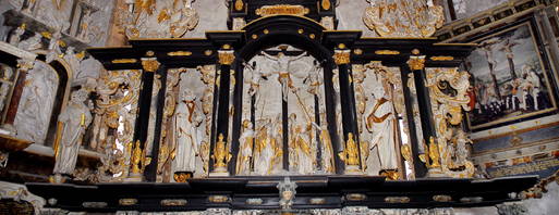 Die Oberkirche ist reich mit Kulturgut ausgestattet, hier der Altar. Archivfoto: Hans-Peter Stadermann