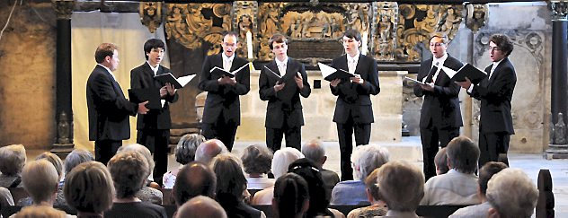 In der sehr gut gefüllten Arnstädter Oberkirche gastierte auch das Vokalensemble "canta d'elysio". Bei den Mitgliedern handelt es sich um ehemalige Sänger des Dresdner Kreuzchores sowie des Leipziger Thomanerchores. Archiv-Foto: Christoph Vogel