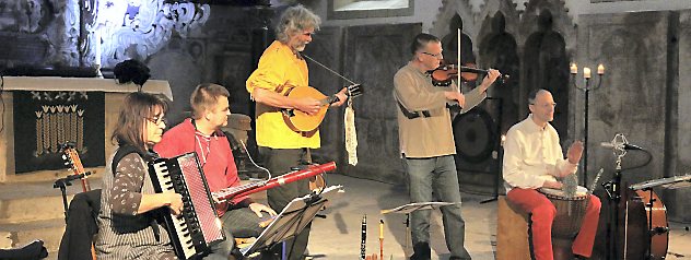 Die Gruppe Feuertanz spielte in der Oberkirche zum Auftakt der diesjährigen Konzertsaison. Das Publikum war begeistert. Foto: Marco Schmidt