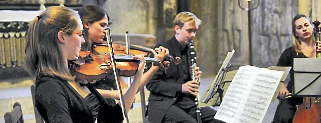 In der Arnstädter Oberkirche musizierten am Freitagabend die Kursteilnehmer der Thüringischen Sommerakademie Böhlen. Foto: Christoph Vogel