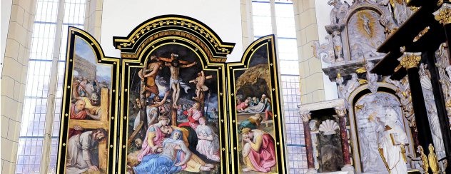 In der Oberkirche in Arnstadt ist jetzt der dreiteilige Altar, den Gräfin Katharina 1594 stiftete, wieder in voller Pracht zu sehen. Foto: Hans-Peter Stadermann